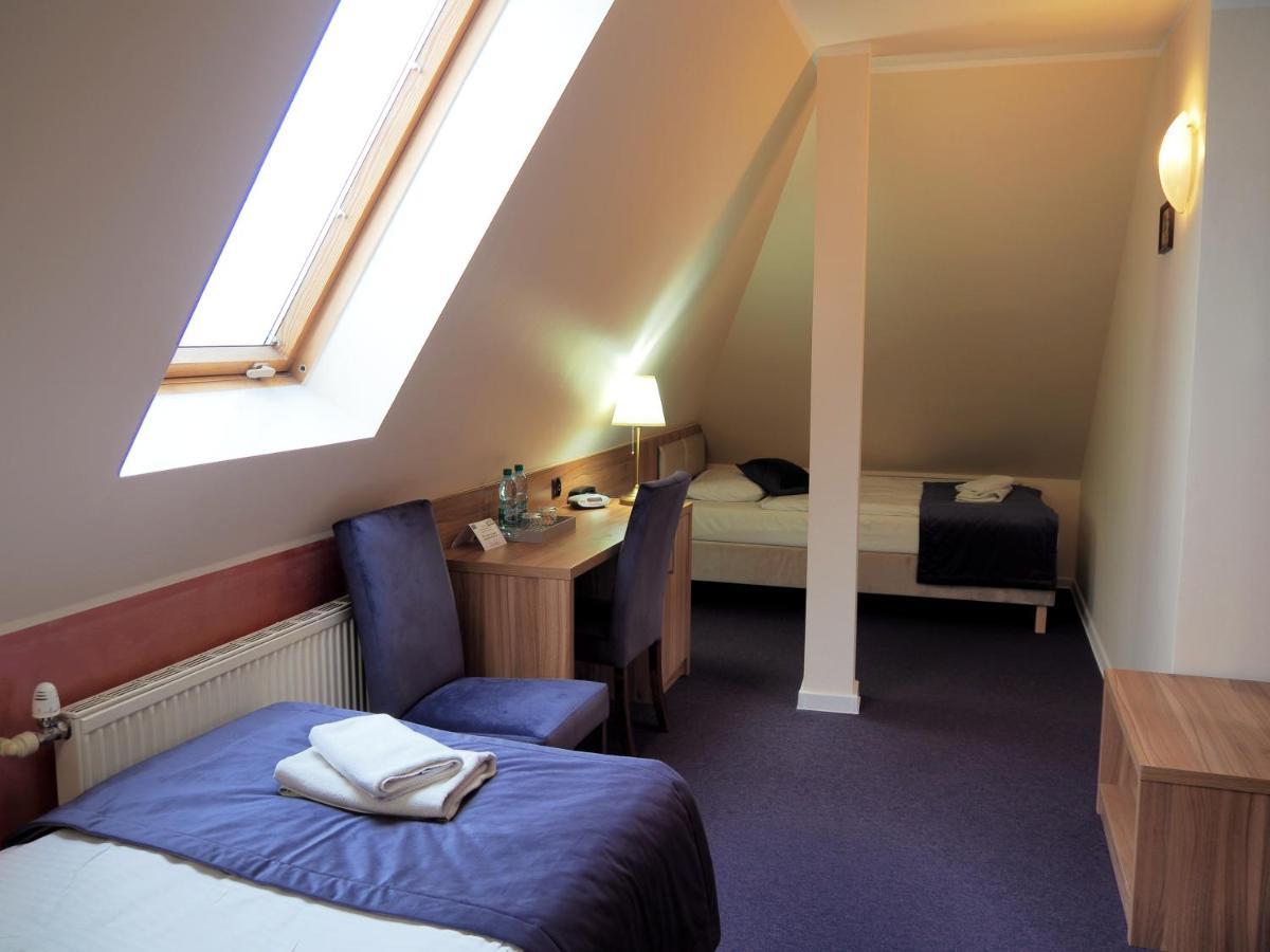 Hotel Awis Kutno Eksteriør bilde