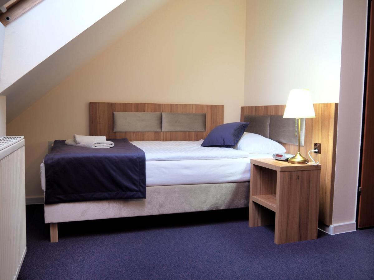 Hotel Awis Kutno Eksteriør bilde