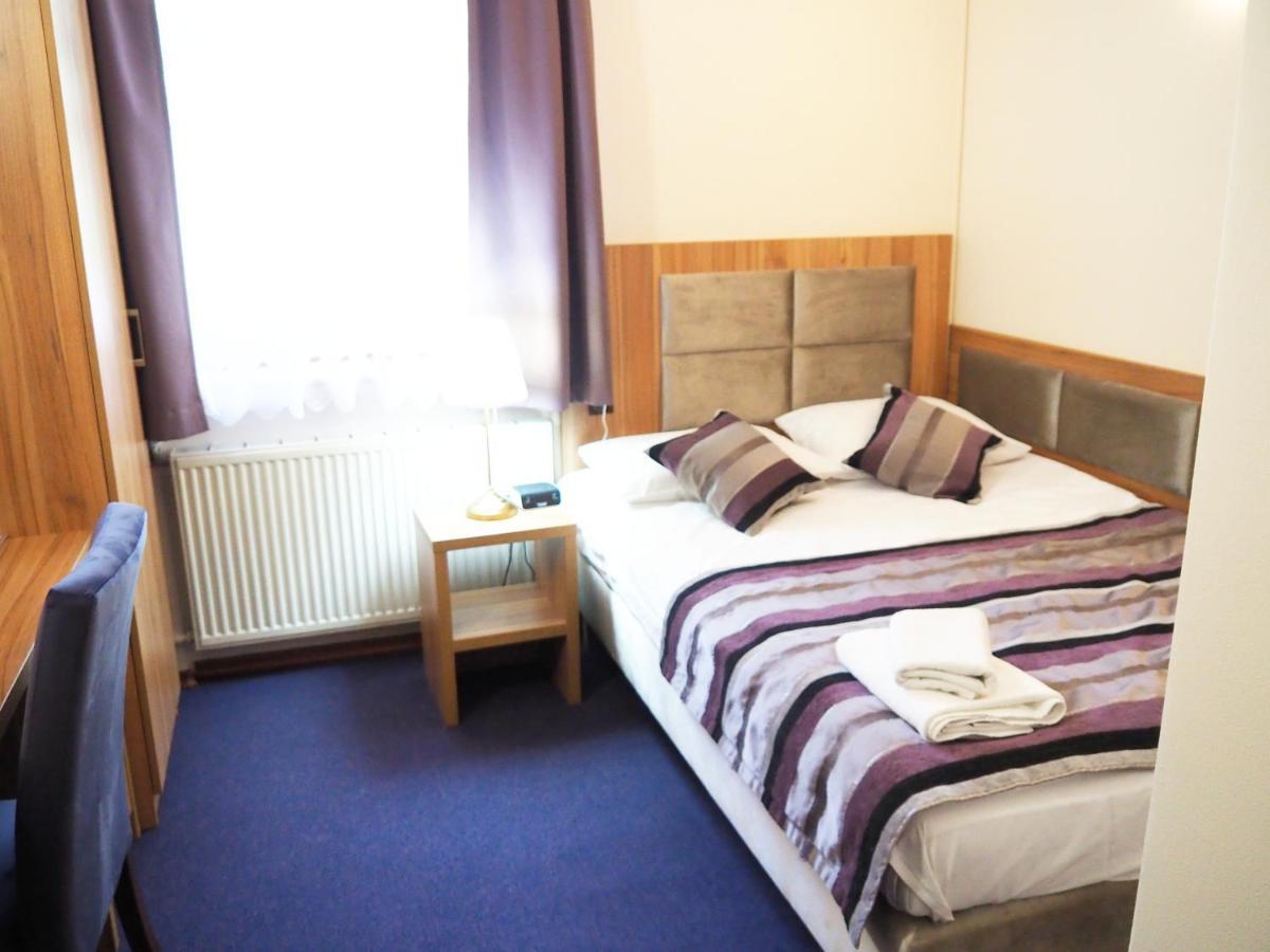 Hotel Awis Kutno Eksteriør bilde