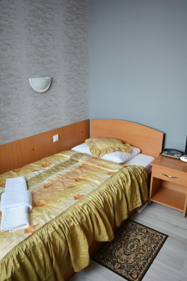 Hotel Awis Kutno Eksteriør bilde