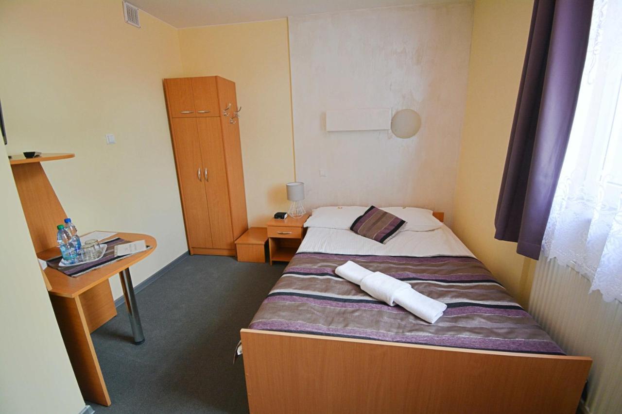 Hotel Awis Kutno Eksteriør bilde