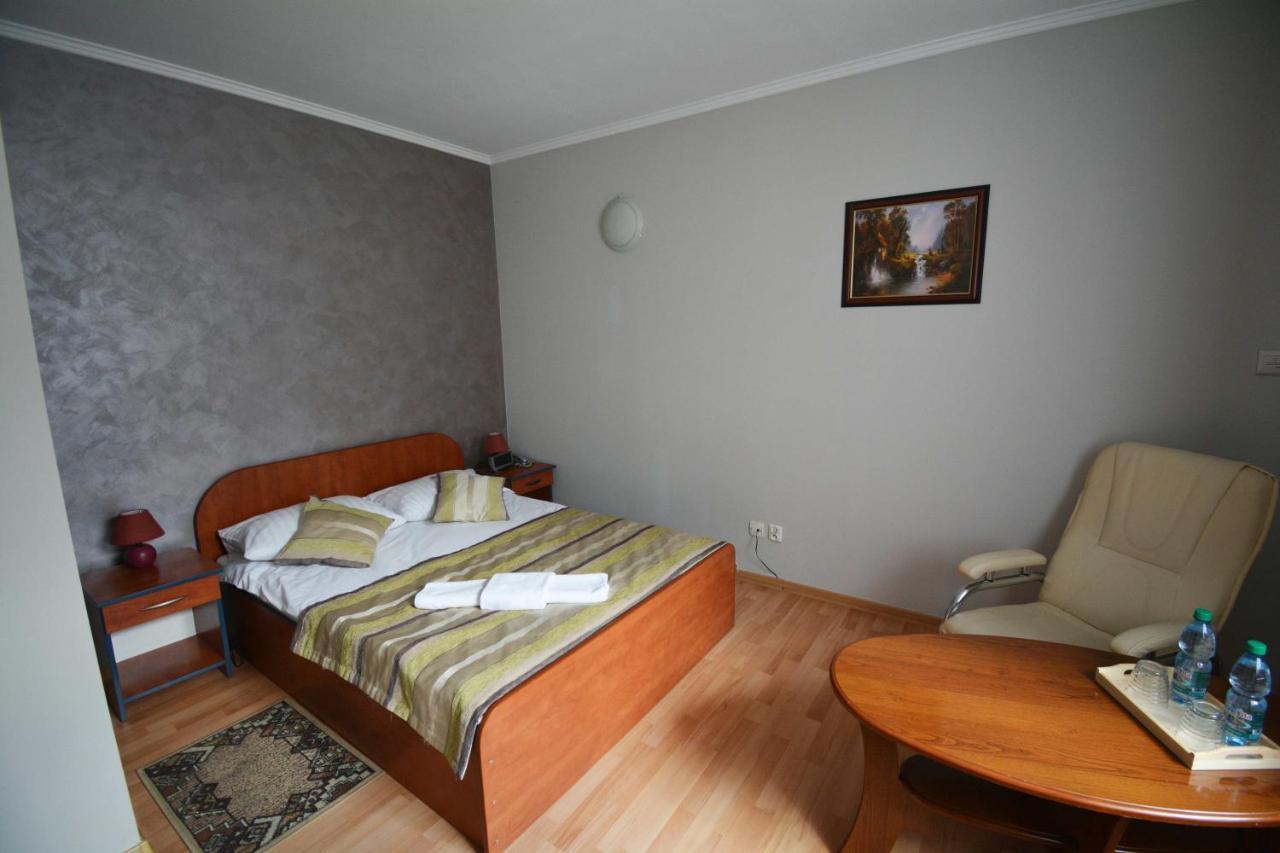 Hotel Awis Kutno Eksteriør bilde